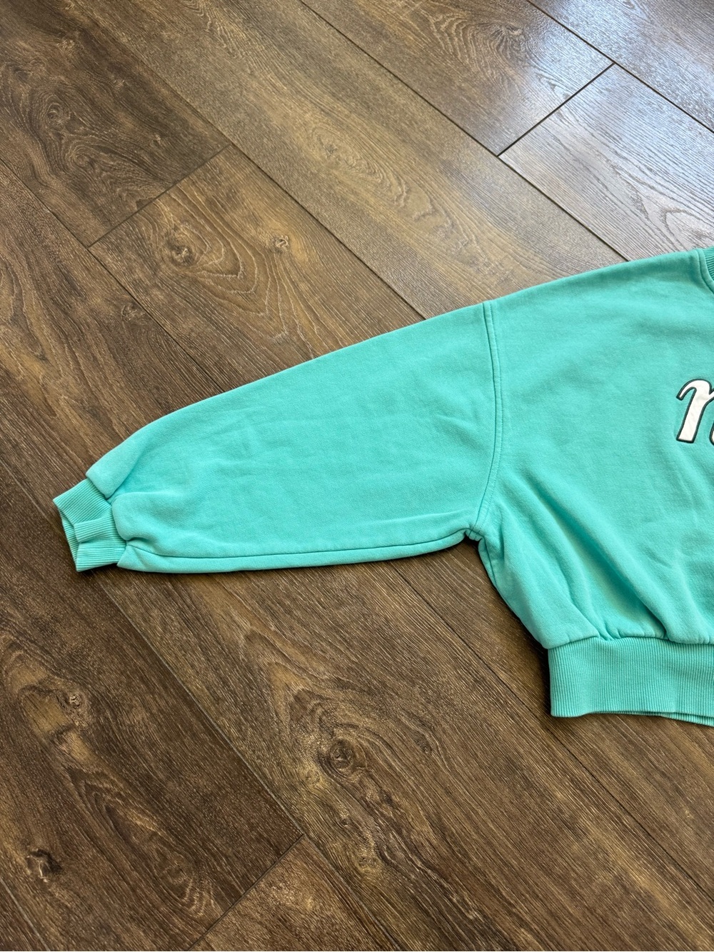 Nike Girls Medium (7/8) Aqua Cropped Sweatshirt Embroidered Logo Crewneck - Picture 4 of 8